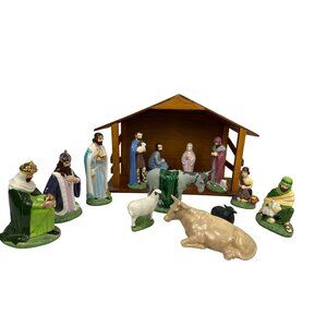 Vintage 15-Piece Nativity Set With Wooden Stable & Hand-Painted Ceramic Figurine
